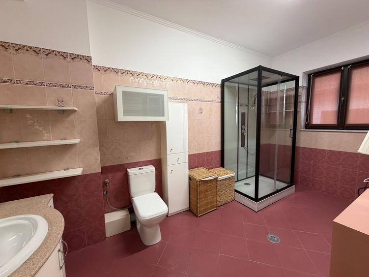 Apartament cu 4 camere decomandat, mobilat în Șoseaua Nordului