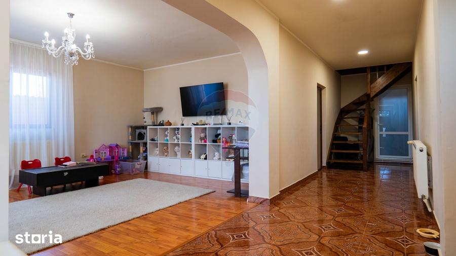 Casă cu 4 camere cu Teren 700 Mp în Afumați