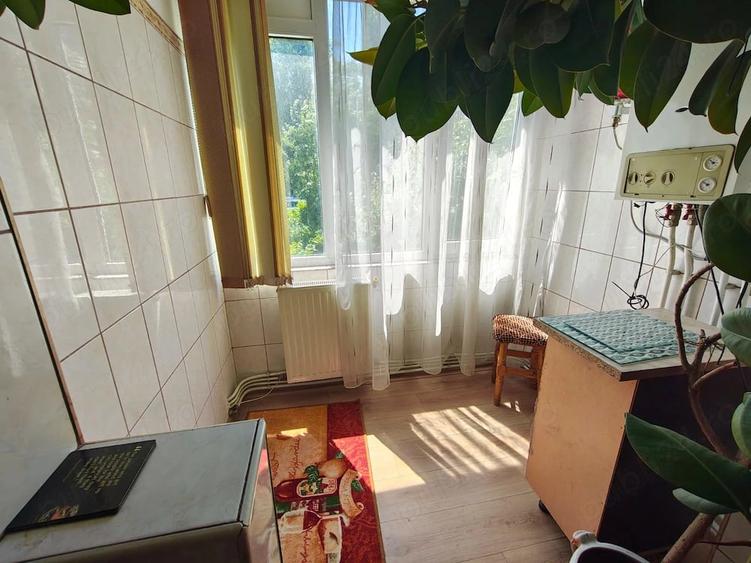 Apartament cu 3 camere decomandat în Mihai Bravu
