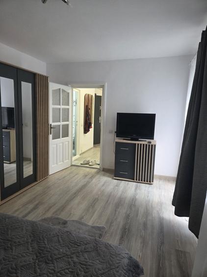 Apartament cu 2 camere semidecomandat în Florești