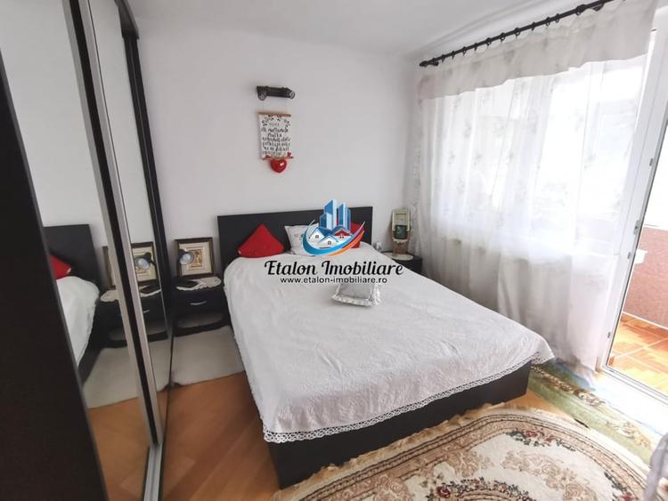 Apartament cu 2 camere decomandat în Periferie