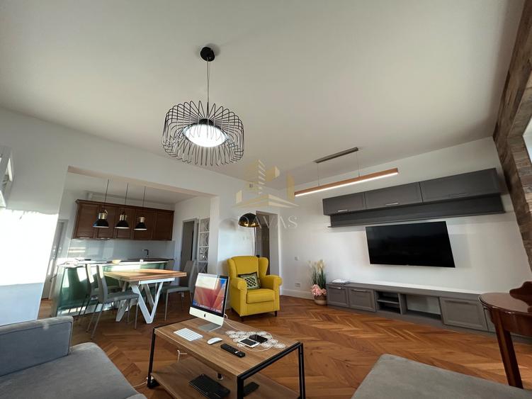Apartament cu 4 camere circular, mobilat în Central