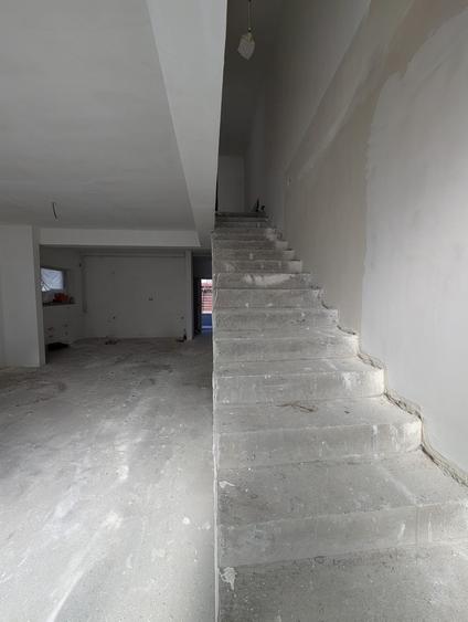Casă individuală cu 4 camere cu Canalizare în Florești