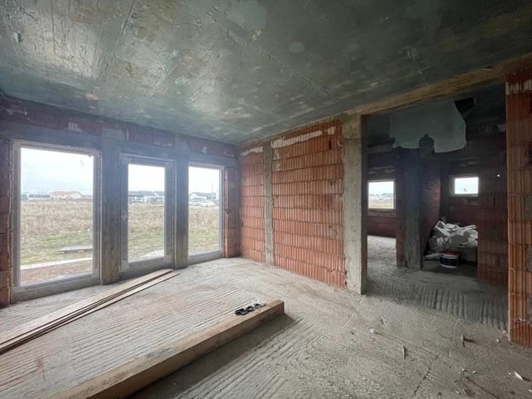 Duplex cu 3 camere cu Teren 284 Mp în Urseni