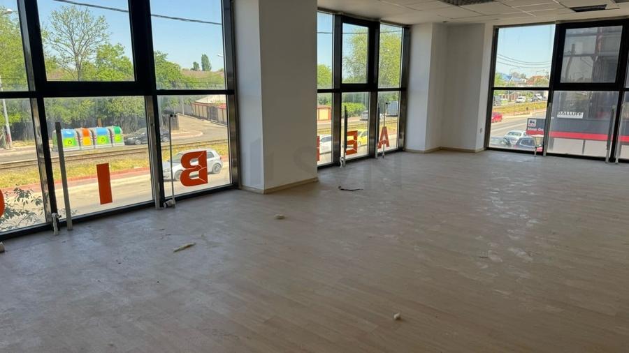 Spațiu comercial, de 638 mp, în Industriilor