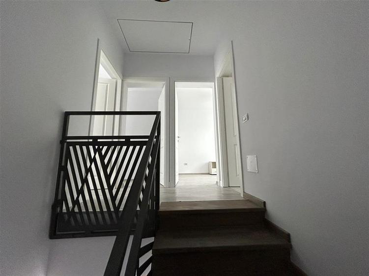 Duplex cu 4 camere cu Canalizare în Bucium