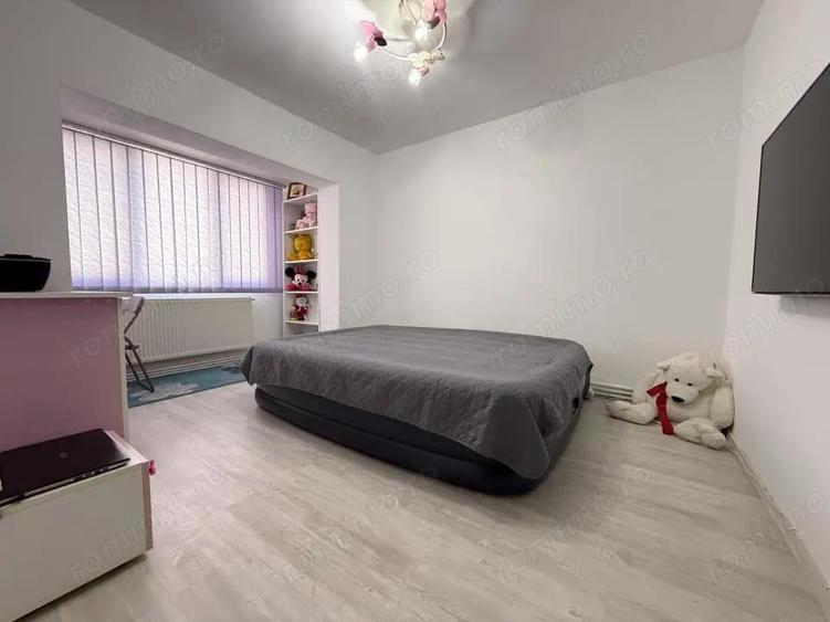 Apartament cu 3 camere decomandat, mobilat în Lipovei