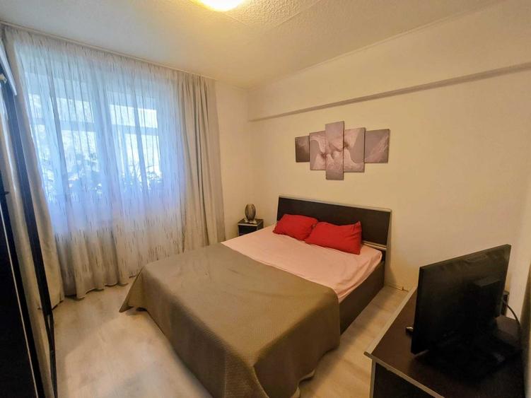 Apartament cu 3 camere decomandat în Giurgiului