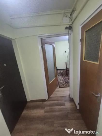 Apartament cu 3 camere decomandat în Exterior Vest