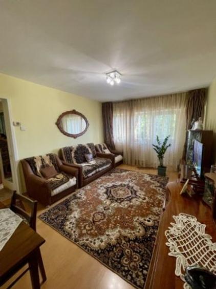 Apartament cu 3 camere decomandat în Dacia - 2