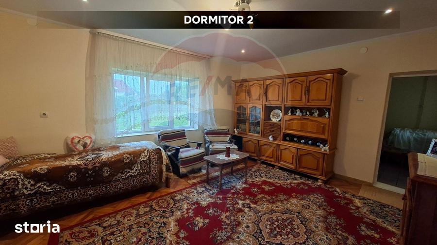 Casă cu 4 camere cu Teren 1295 Mp în Central
