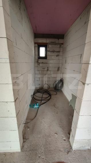 Casă individuală cu 4 camere cu Garaj în Periferie