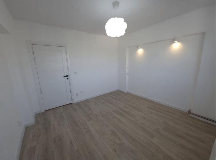 Apartament cu 4 camere decomandat în Mircea cel Bătrân