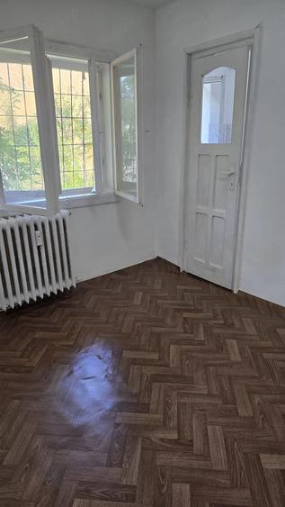 Garsonieră decomandată în Confecții