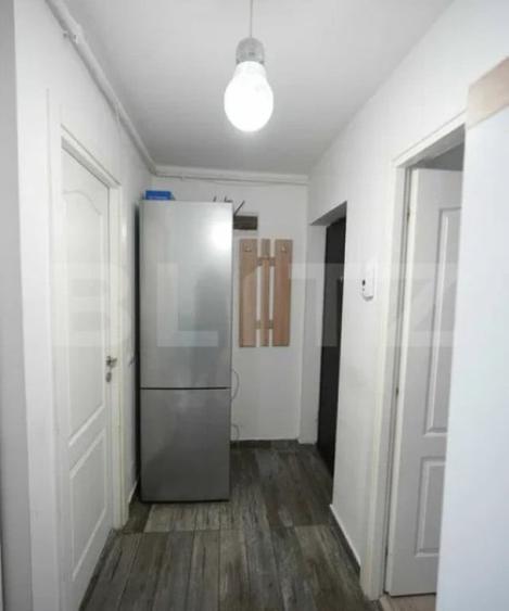 Apartament cu 3 camere semidecomandat în Florești