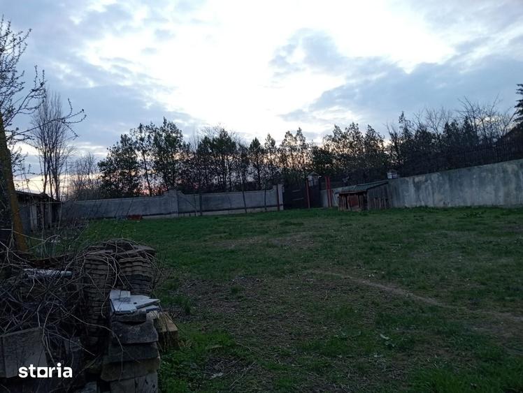 Teren de 2000 mp, în Dămăroaia