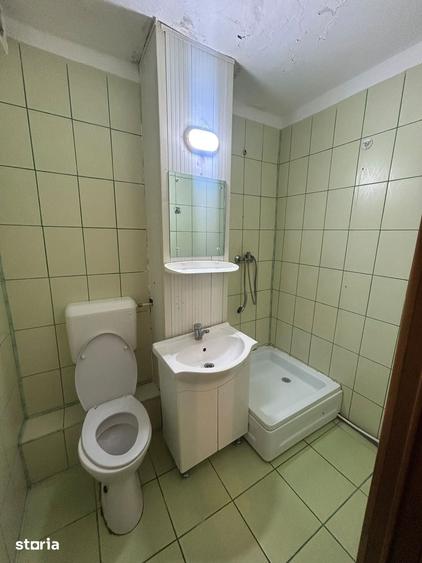 Apartament cu 3 camere semidecomandat în Sud