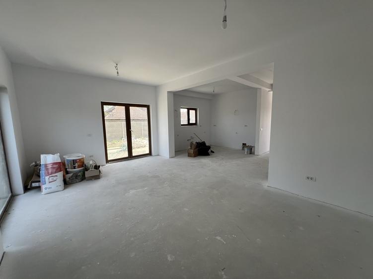 Duplex cu 5 camere cu Canalizare în Chișoda