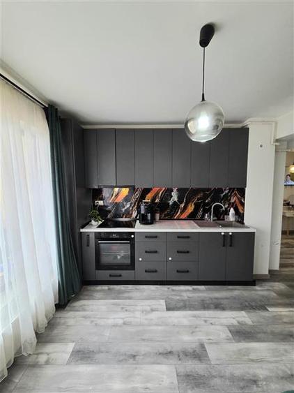 Apartament cu 3 camere decomandat, mobilat în Palazu Mare