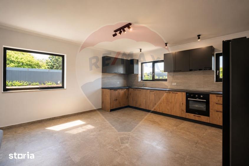 Casă cu 4 camere cu Teren 475 Mp în Bârnova