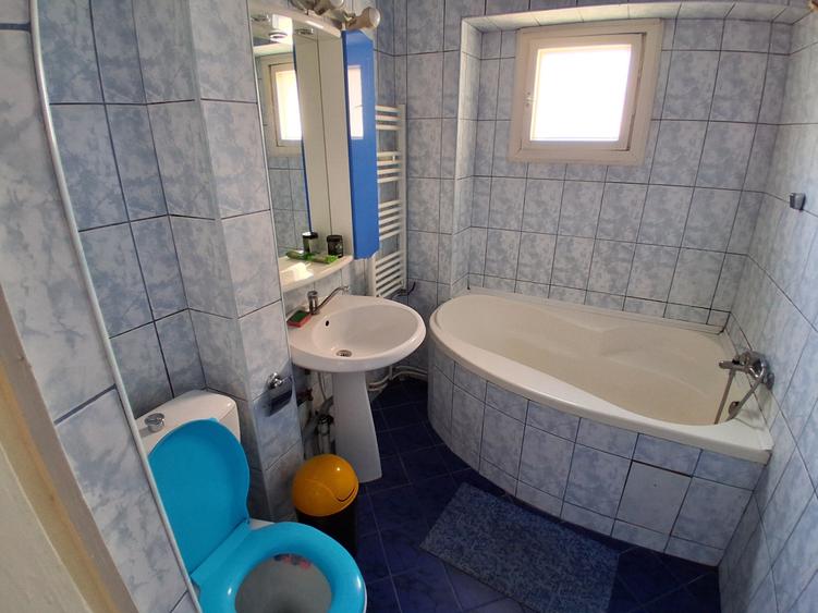 Apartament cu 3 camere decomandat în Păcurari
