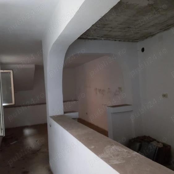 Casă cu 6 camere cu Teren 300 Mp în Central