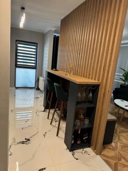 Apartament cu 3 camere semidecomandat, mobilat în Drumul Taberei