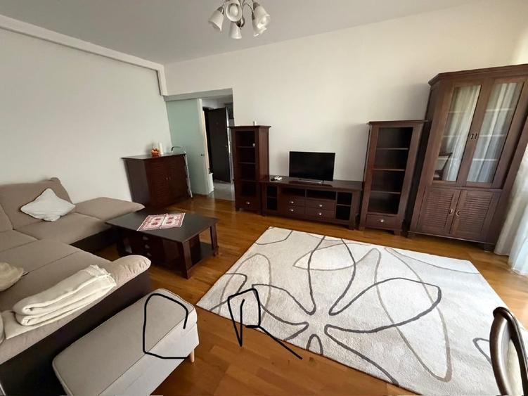 Apartament cu 2 camere semidecomandat, mobilat în Calea Călărașilor