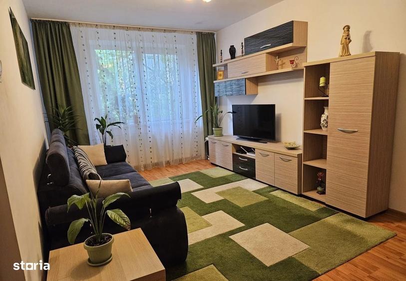 Apartament cu 3 camere semidecomandat în Gorjului