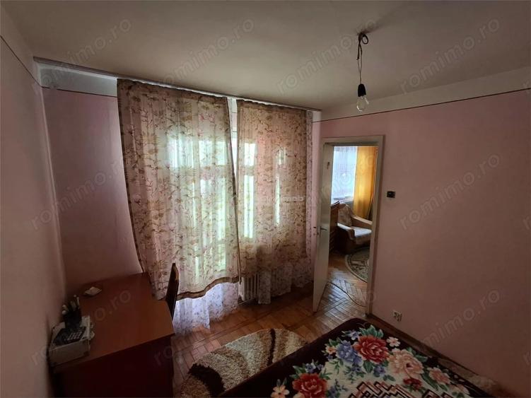 Apartament cu 2 camere semidecomandat în Micro III