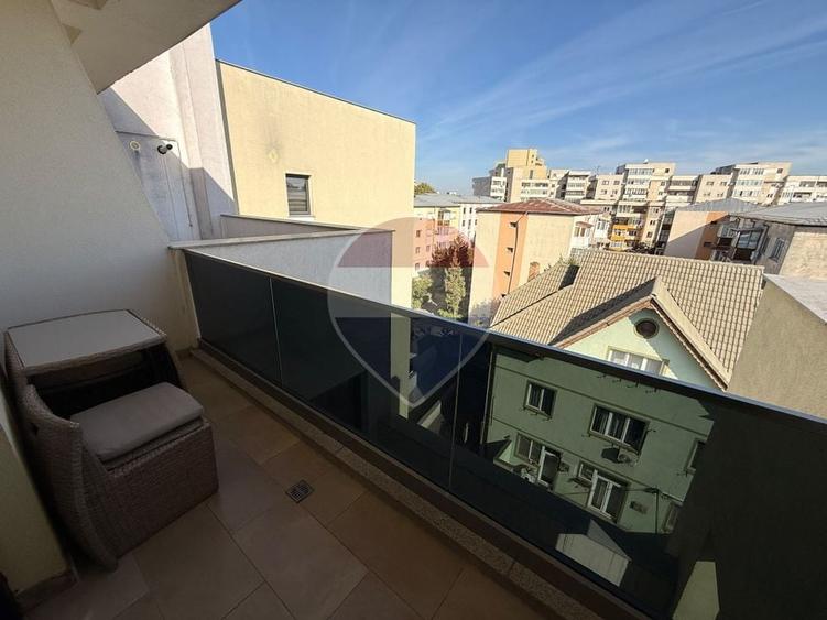 Apartament cu 2 camere decomandat, mobilat în Central