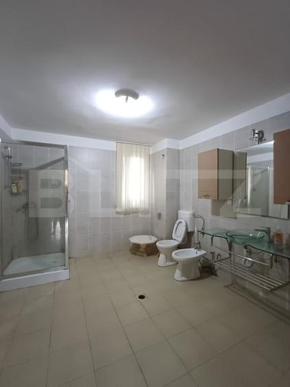 Casă individuală cu 5 camere cu Canalizare în Sud-Est