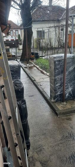 Casă cu 2 camere cu Canalizare în Central