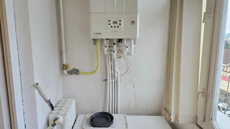 Apartament cu 3 camere decomandat în Împăratul Traian