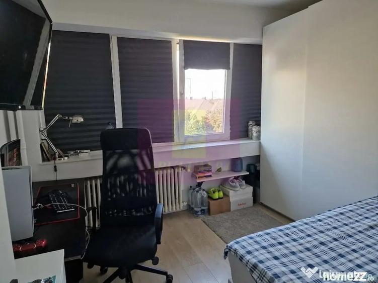 Apartament cu 3 camere semidecomandat în 1 Mai