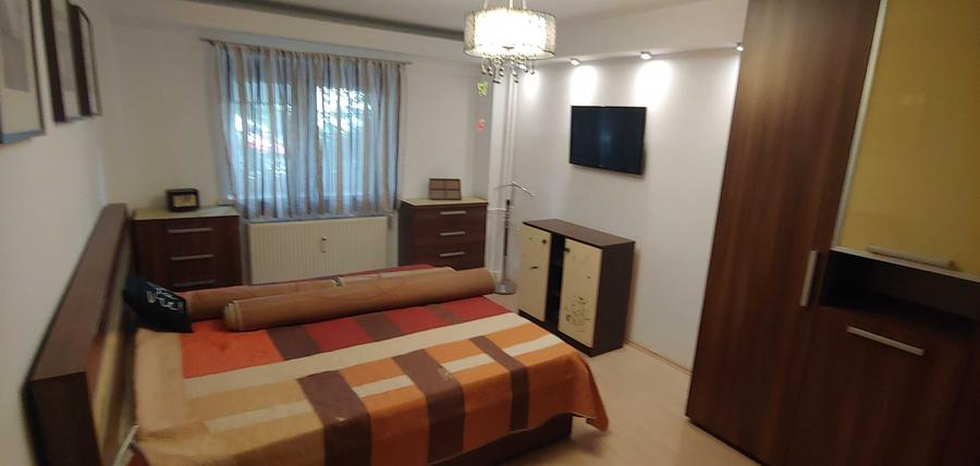Apartament cu 3 camere decomandat în Calea Călărașilor