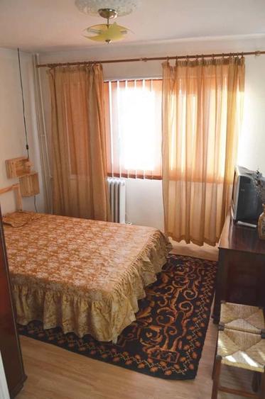 Apartament cu 4 camere decomandat în Republicii