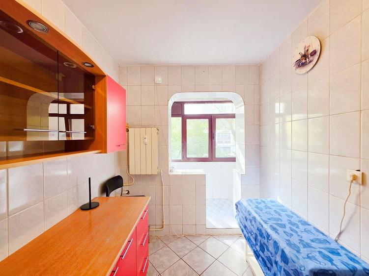Apartament cu 3 camere decomandat, mobilat în Tineretului
