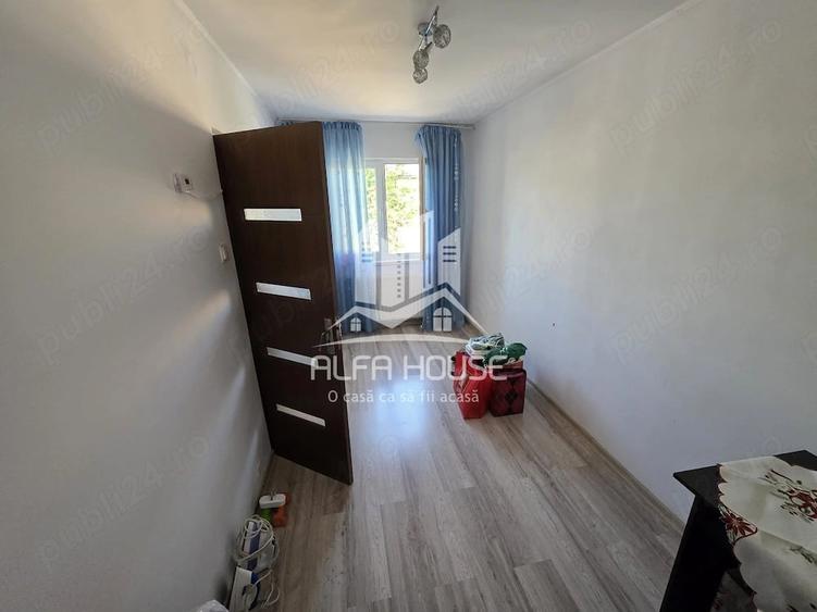 Apartament cu 3 camere nedecomandat în Micro II