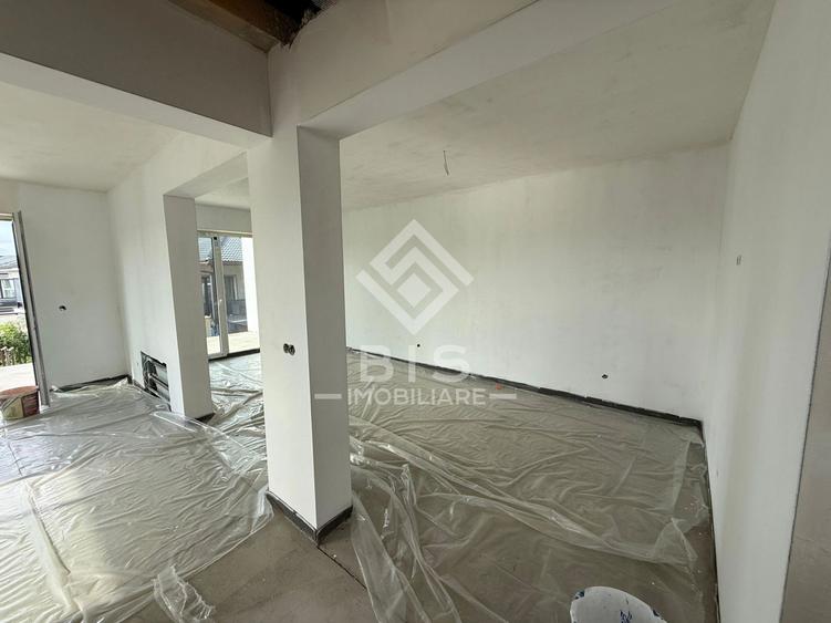 Duplex cu 4 camere cu Canalizare în Unirea