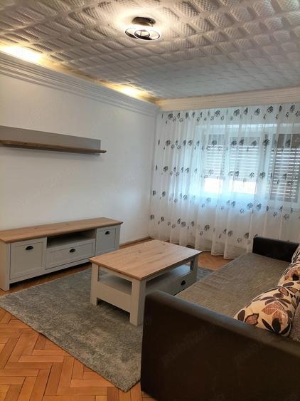 Apartament cu 3 camere decomandat în Cetate