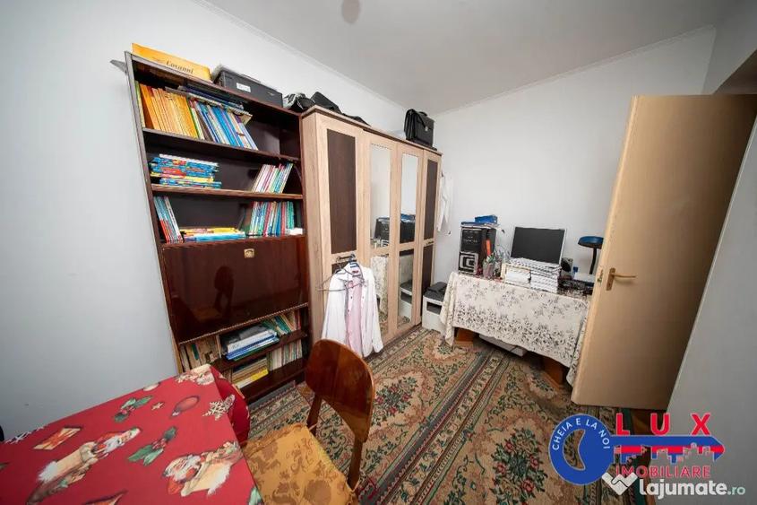 Apartament cu 3 camere semidecomandat în Ultracentral