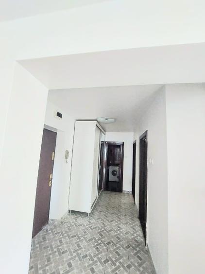 Apartament cu 3 camere decomandat în Nicolina