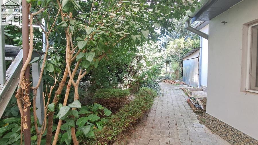 Casă individuală cu 6 camere cu Teren 580 Mp în Central