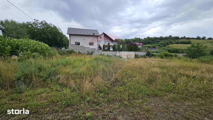 Teren de 2700 mp, în Central