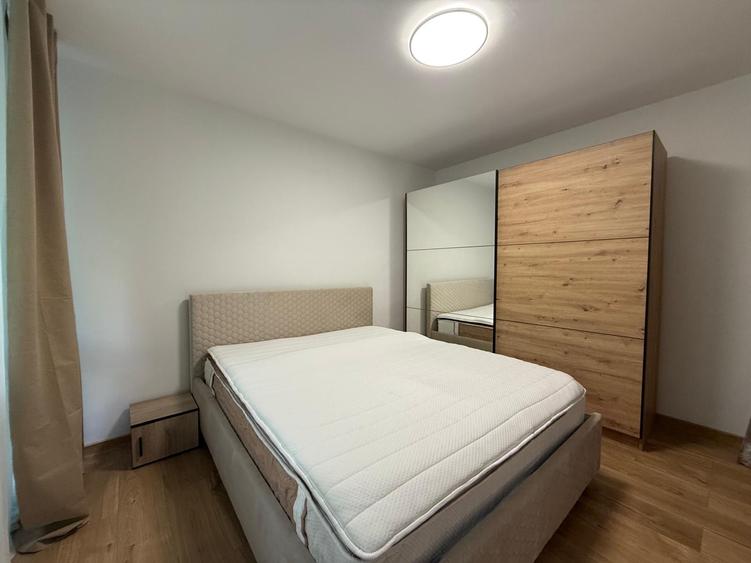 Apartament cu 3 camere semidecomandat în Iancului