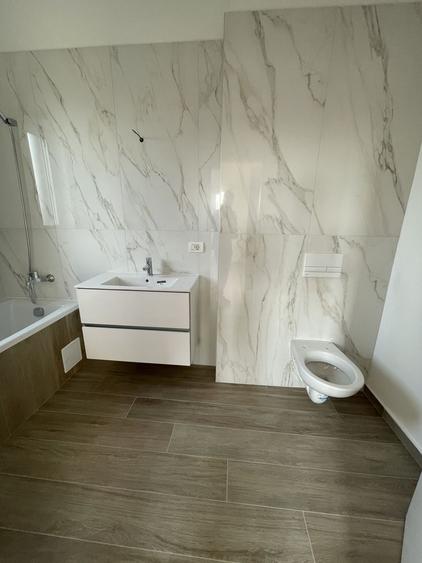 Apartament cu 3 camere decomandat în Aradului