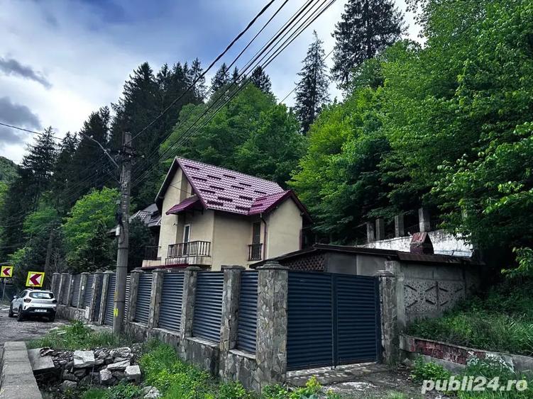 Casă cu 4 camere cu Teren 500 Mp în Sinaia