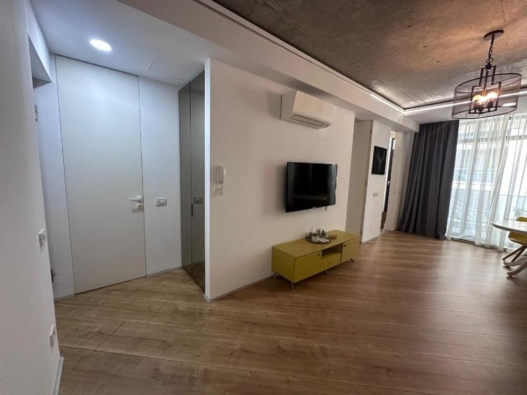 Apartament cu 2 camere semidecomandat, mobilat în Floreasca