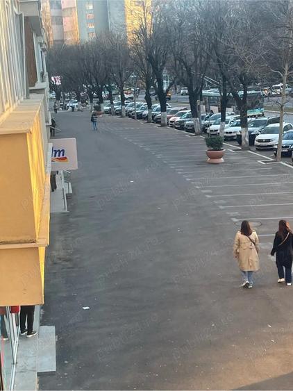 Apartament cu 4 camere decomandat în Alexandru Obregia